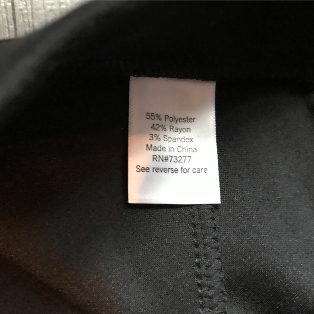 So pants sz medium - Picture 4 of 5